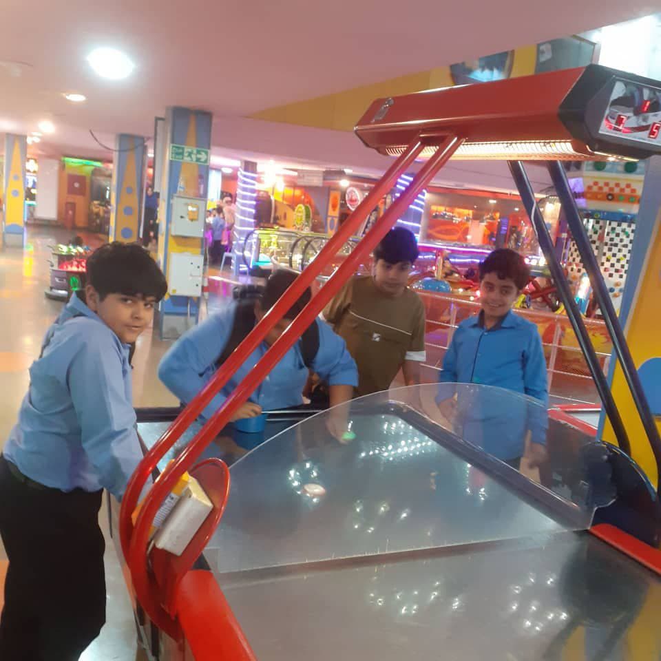 دبستان و پیش دبستان کاوشگران